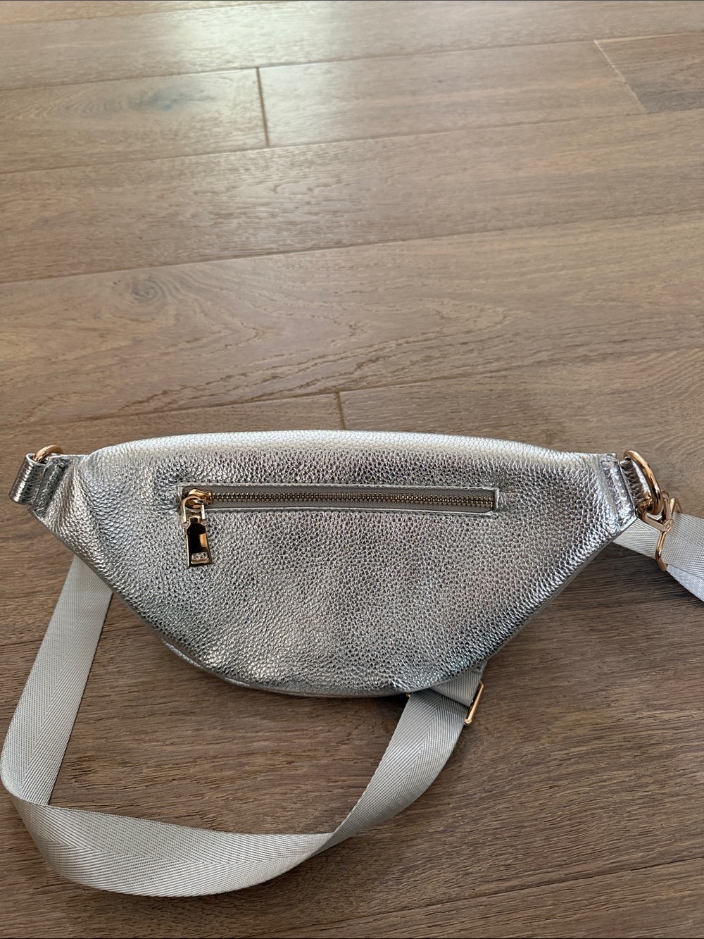 Pom Pom London Bum Bag Metallic Silver - Picture 2 of 7